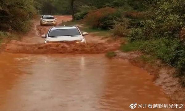 哈弗H9，国产越野一把好手，丝毫不输奔驰大G