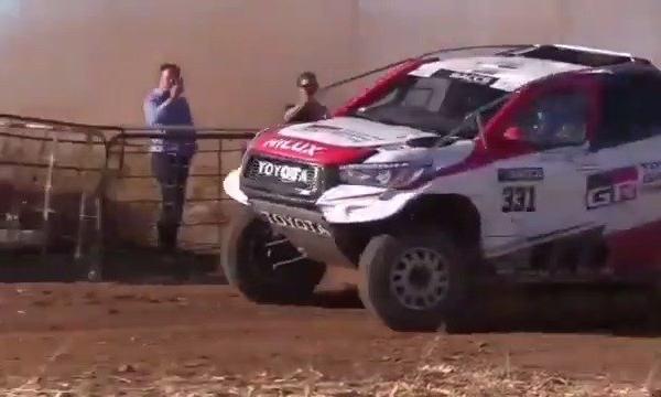 阿隆索南非测试丰田Hilux赛车小视频