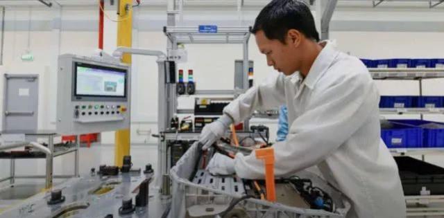 马斯克发誓提升特斯拉物流 高盛将苹果目标价下调26%|晚报