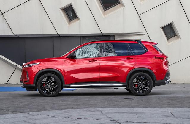9万多起的中型SUV,提供同级少见六座布局,空间大还能免检!