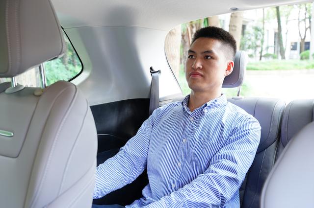 9万多起的中型SUV,提供同级少见六座布局,空间大还能免检!