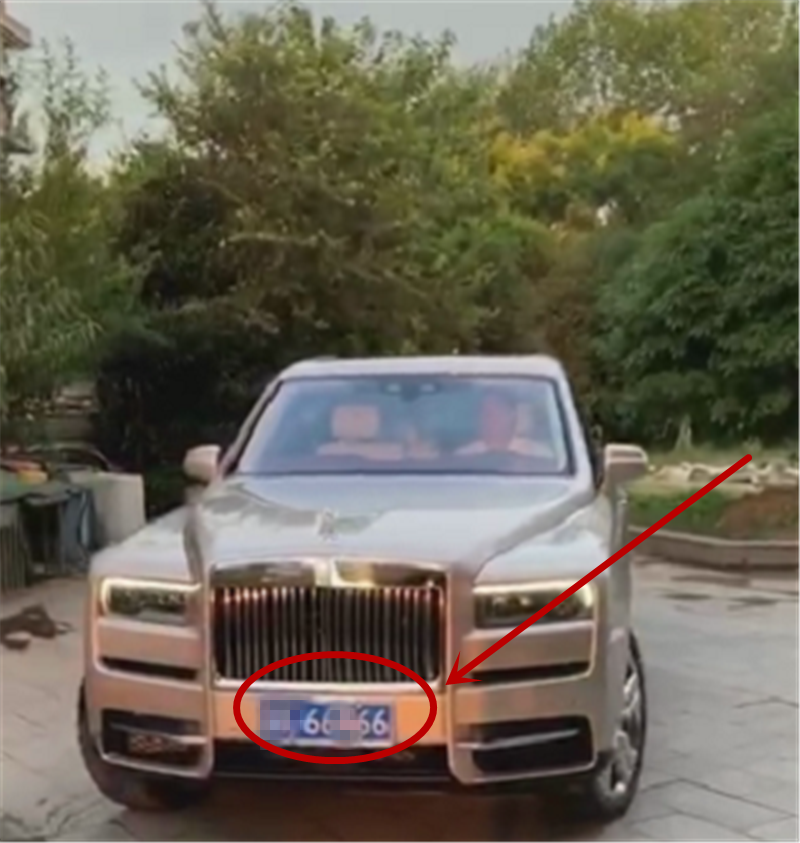 又一台库里南现江苏,全车“香槟色”,车价700万,车牌还值50万
