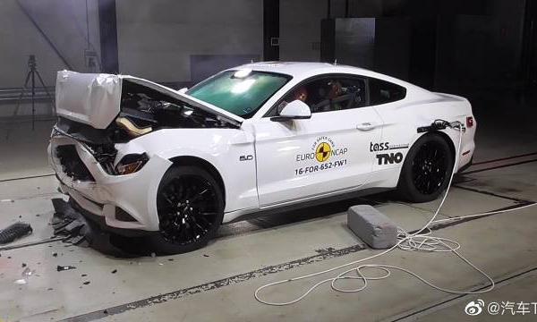 福特野马-碰撞测试，很不错的哦