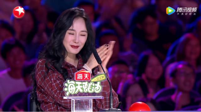《中国达人秀》蔡国庆抓住个机会就想表现！杨幂哄他上台超有眼色