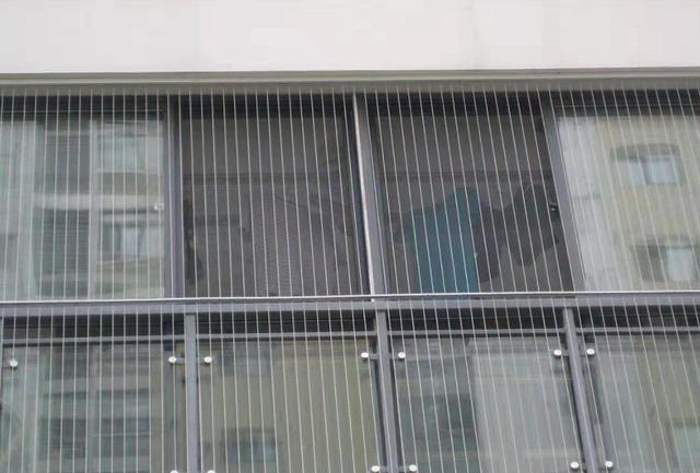 阳台安装防盗网影响采光,学学人家装这种,安全又通亮