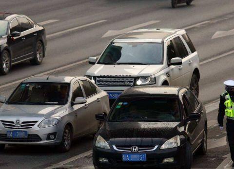 限行要对外地车牌下手了？听完最新消息，车主：这不公平