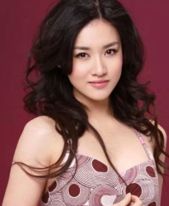 一婚70后，二婚80后，三婚90后，52岁侯勇活成了人生赢家！