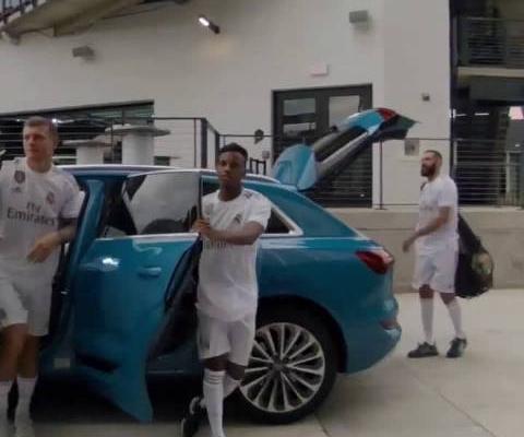 这是我团大爷们为奥迪爸爸营业的一天