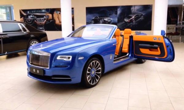 只知道劳斯莱斯贵，却不知贵在哪？ 因为没开过，没坐过...