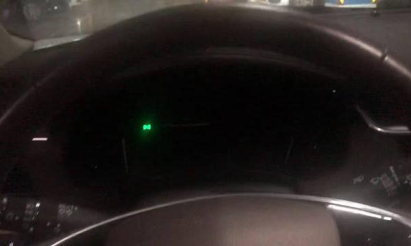 请看这凯迪拉克，才2.3万公里！17年的车！这样了……