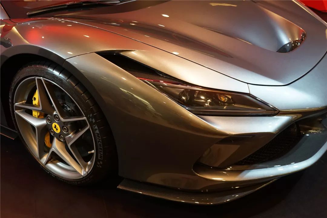 F8 Tributo会是法拉利最后的V8中置跑车吗?| 车评