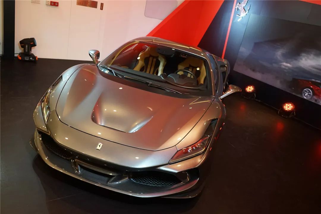 F8 Tributo会是法拉利最后的V8中置跑车吗?| 车评