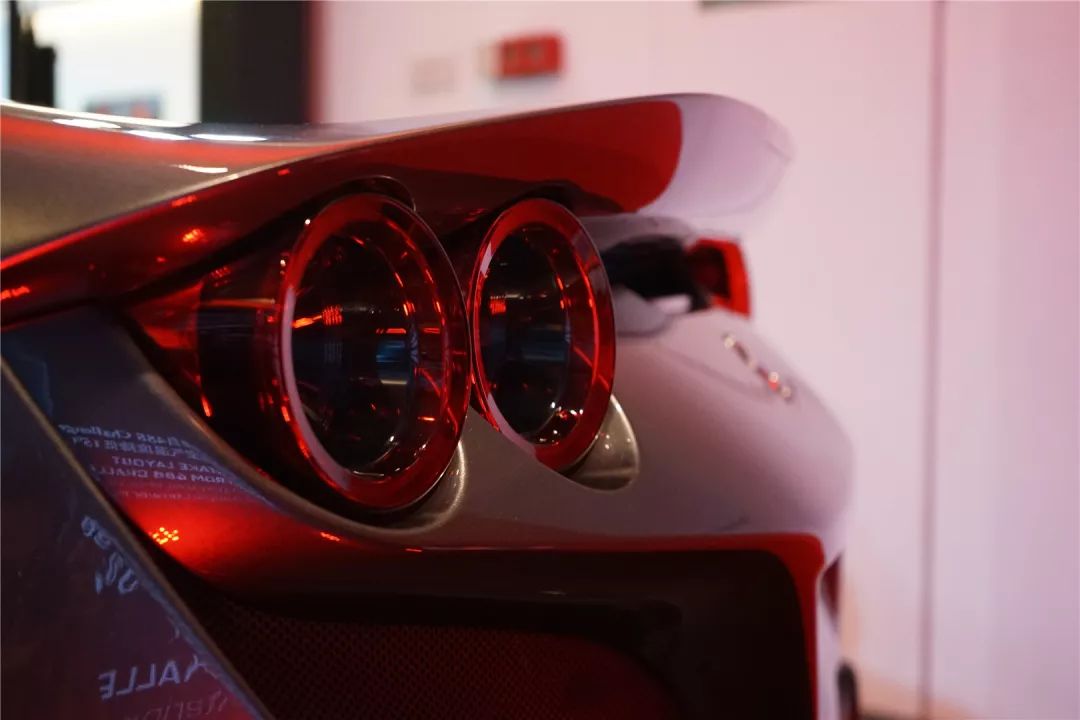 F8 Tributo会是法拉利最后的V8中置跑车吗?| 车评