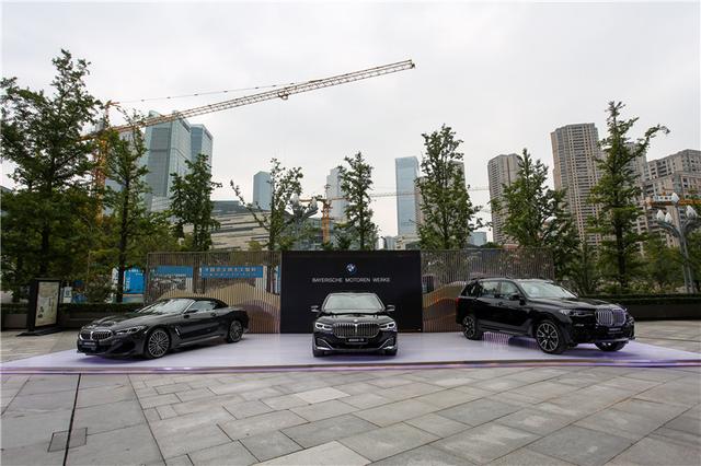 X7&8系&7系,BMW旗舰车型豪华阵容齐聚山城,共谱“极致之悦”