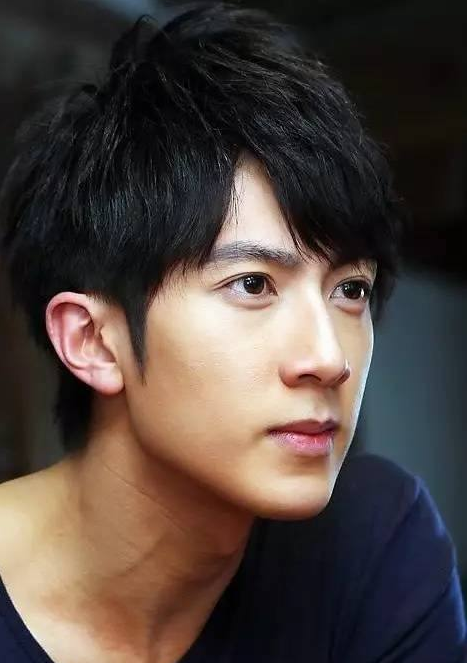 吴尊基因有多强？女儿颜值高也就算了，儿子近照才是帅出了新高度