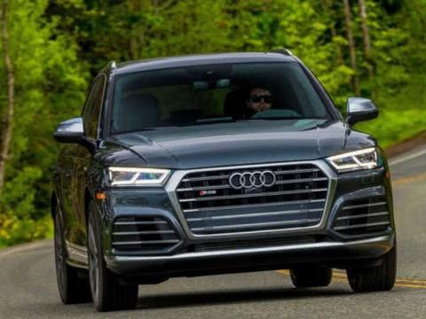 奥迪Q5l实车到店，颜色罕见又得迷倒一大片