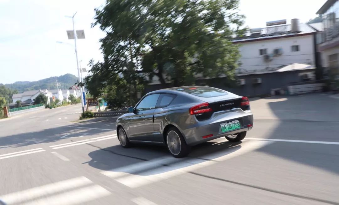 10多万的“双门跑车”,6.9秒破百,还带面部识别!瞧一瞧?
