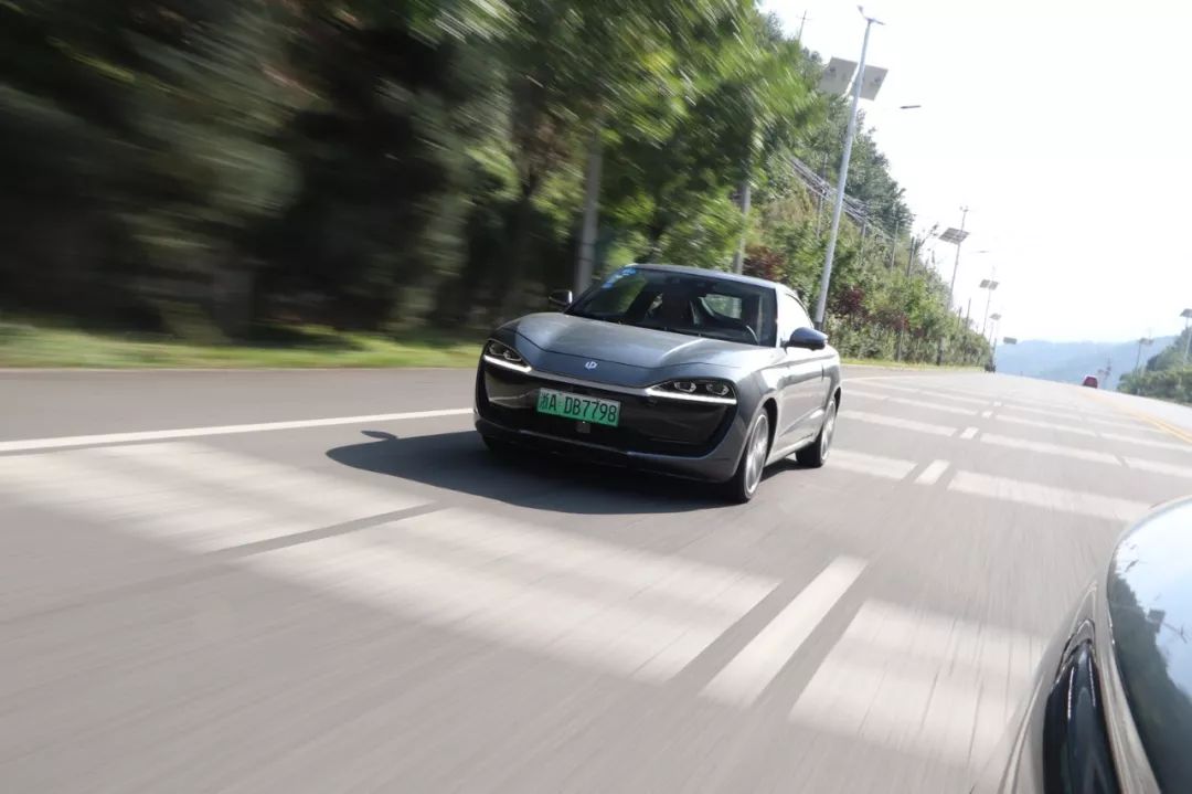 10多万的“双门跑车”,6.9秒破百,还带面部识别!瞧一瞧?