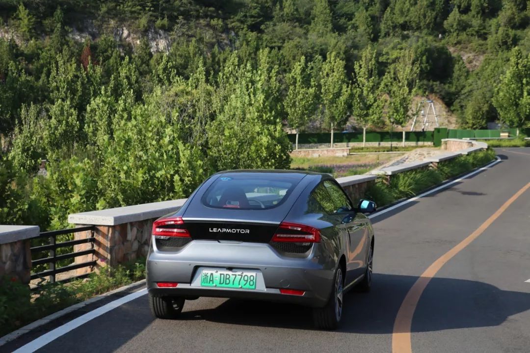 10多万的“双门跑车”,6.9秒破百,还带面部识别!瞧一瞧?