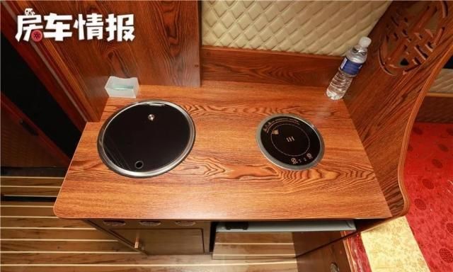 首款可拓展的B型房车,中式内装两米大床能住3-4人,空间是亮点