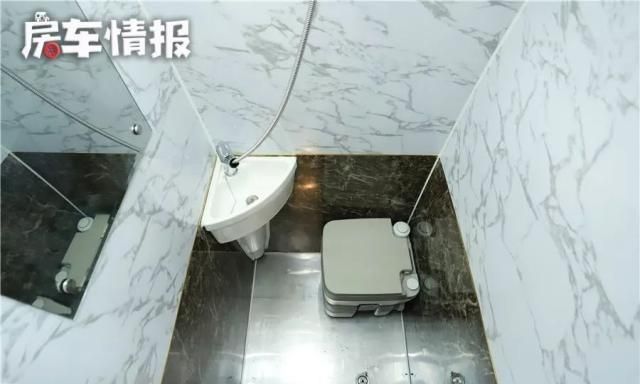 首款可拓展的B型房车,中式内装两米大床能住3-4人,空间是亮点