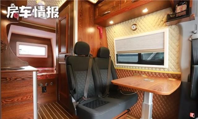 首款可拓展的B型房车,中式内装两米大床能住3-4人,空间是亮点