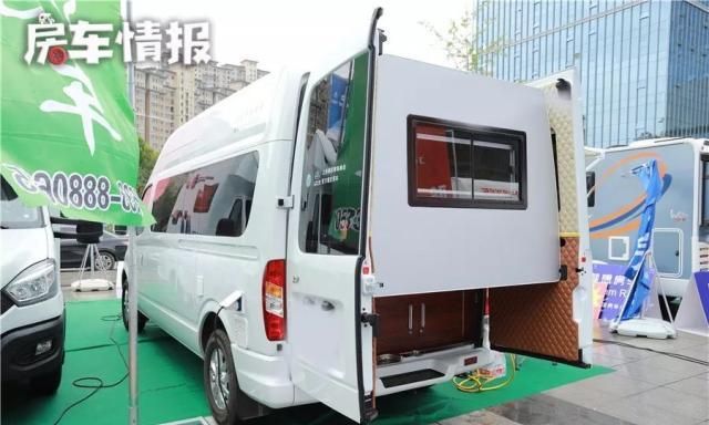首款可拓展的B型房车,中式内装两米大床能住3-4人,空间是亮点
