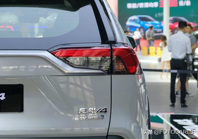 全新丰田RAV4荣放双擎2.5L实拍,21万起如何?