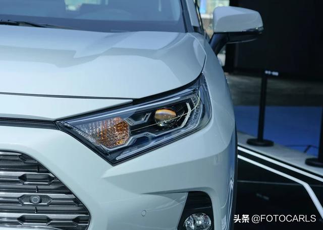 全新丰田RAV4荣放双擎2.5L实拍,21万起如何?