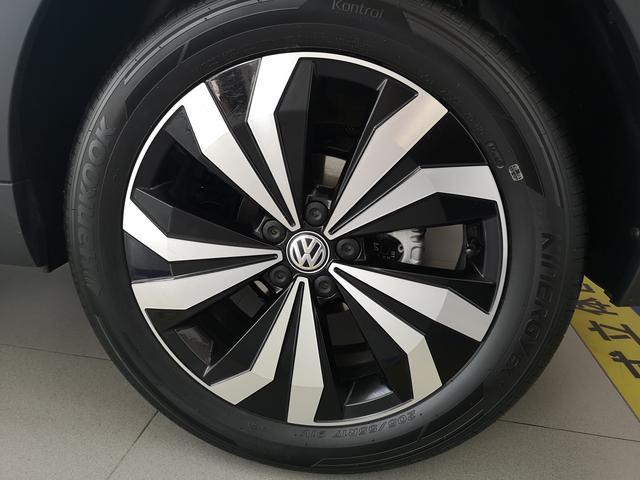 比新polo定位更高 到店看大众T-Cross 280TSI DSG顶配豪华
