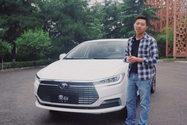 试驾比亚迪全新秦EV，在城市里就是一台灵动的车子。