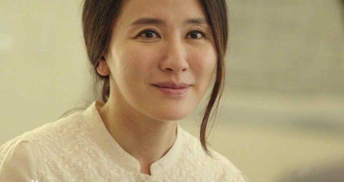 年轻时貌美如花,中年成妈妈专业户,48岁经历两次婚姻终获幸福 年轻时貌美如花,中年成妈妈专业户,48岁经历两次婚姻终获幸福