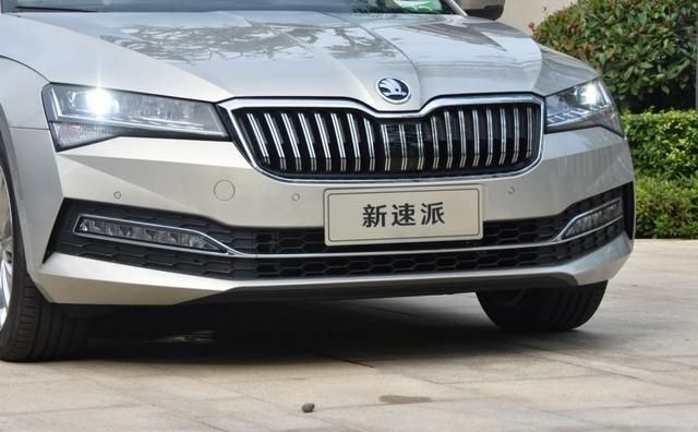 比雅阁动力强,比君威便宜,这德系配10色氛围灯+9气囊