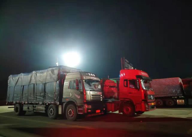 人大代表建议取消双证 蓝牌货车取消了 黄牌大货车何时