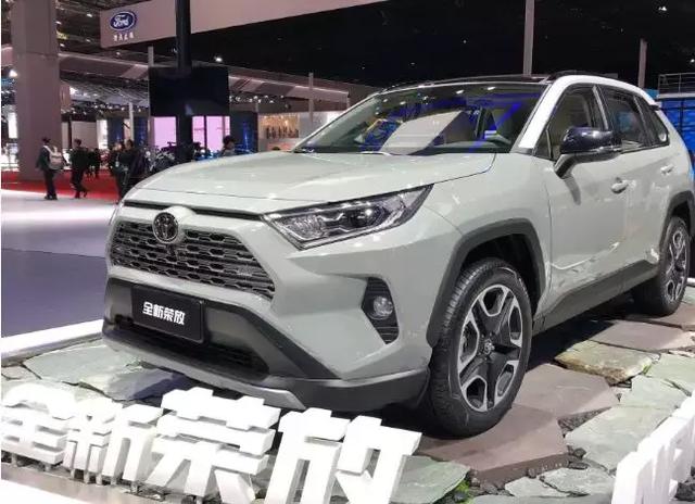 全新丰田RAV4,麋鹿测试中“迷路”了,车辆失控差点儿翻车