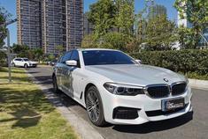 宝马530 镭射白 太阳下你就是最靓的仔