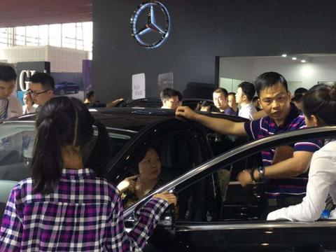 啥时买车最便宜？内行人：跟风就输了！这3个时间4S店赶着完任务