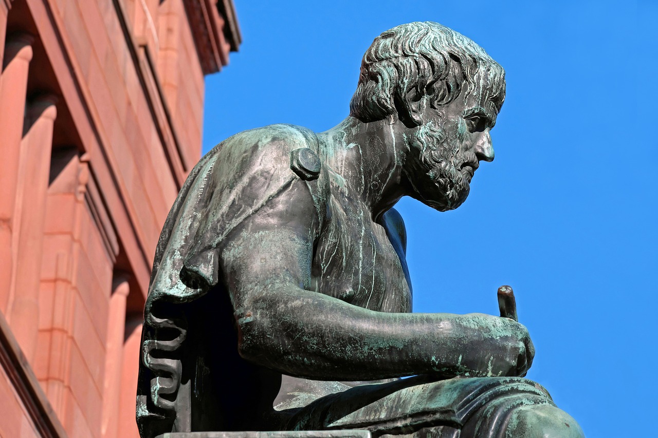 亚里士多德这个人物,他的研究涉及到很多领域,是一位百科全书式的哲学