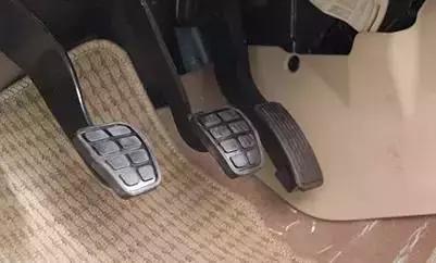 堵车3分钟油耗相当于开了1公里 教你堵车省油大招