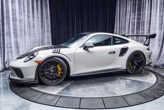 Porsche GT3 RS，喜欢那大尾翼