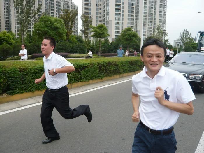 马云千万级座驾亮相,车牌是最大亮点!