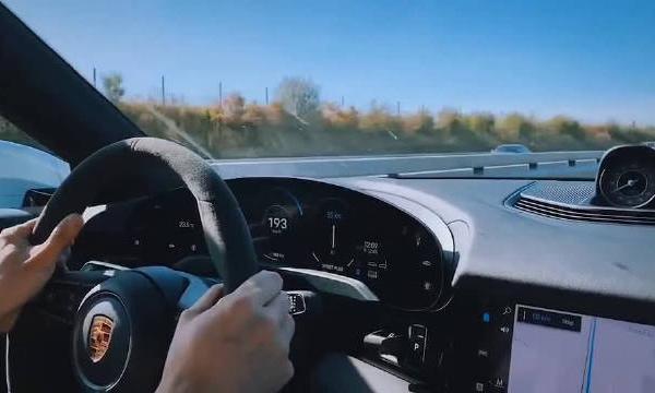 纯电也运动！ 保时捷纯电动跑车高速超200公里巡航