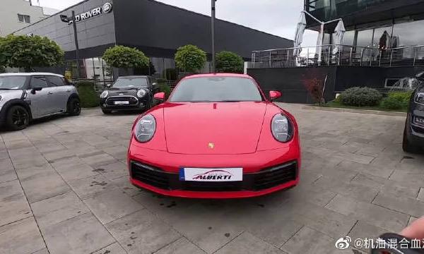 2020款保时捷911，按下钥匙，车门打开，霸气才刚刚开始~