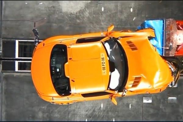 超跑碰撞测试集锦，比如说柯尼塞格、兰博基尼和帕加尼~