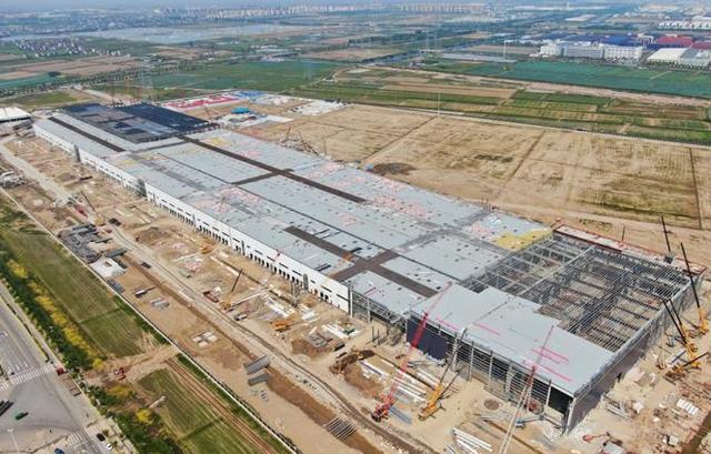 国产特斯拉更进一步,白车身上海工厂下线,年底交付首批
