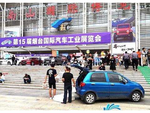 2019烟台秋季车展进入客流高峰 新能源车受热捧