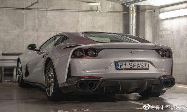 法拉利812Superfast，换装Novitec排气，印度炸街实拍。