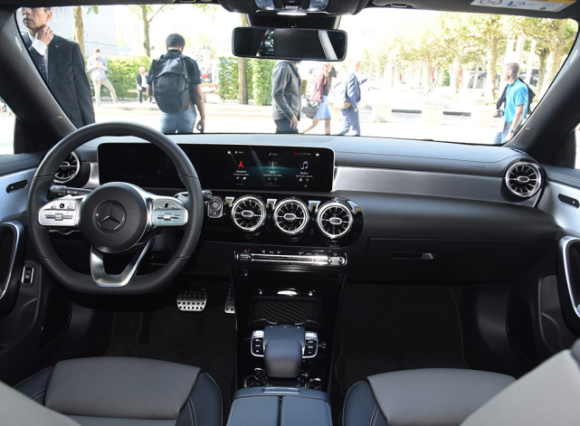 公认比迈腾贵气,全系无框门提速6.8s,纯进口却跌破20万