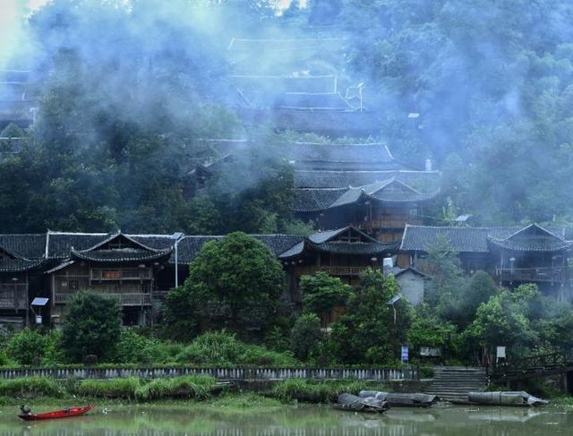 重庆最美土家山寨,保留最原始的风貌,游客需要乘船才能到达