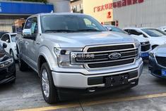 福特F150 Limited。  红色漆面的美式风味十足。